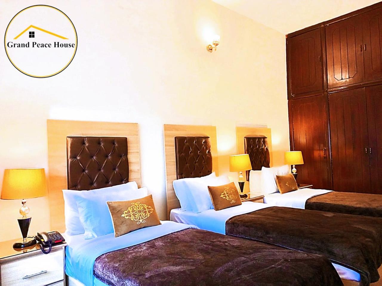 Grand Peace House I Bed and Breakfast Islamabad Esterno foto